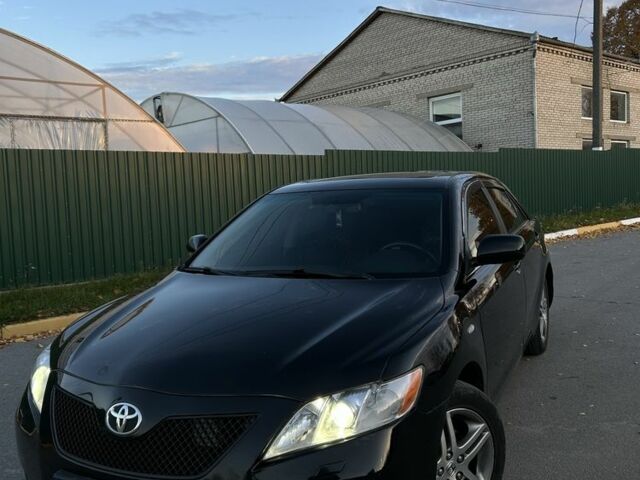 Черный Тойота Камри, объемом двигателя 2.4 л и пробегом 300 тыс. км за 7500 $, фото 1 на Automoto.ua