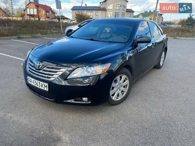 Черный Тойота Камри, объемом двигателя 2.4 л и пробегом 500 тыс. км за 9600 $, фото 1 на Automoto.ua