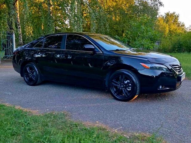 Чорний Тойота Камрі, об'ємом двигуна 2.4 л та пробігом 235 тис. км за 8700 $, фото 1 на Automoto.ua