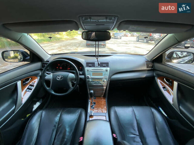 Черный Тойота Камри, объемом двигателя 2.4 л и пробегом 246 тыс. км за 9500 $, фото 1 на Automoto.ua