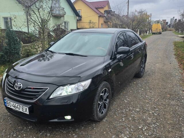 Черный Тойота Камри, объемом двигателя 3.5 л и пробегом 300 тыс. км за 7800 $, фото 1 на Automoto.ua