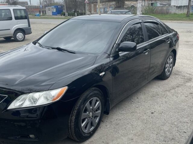 Черный Тойота Камри, объемом двигателя 2.4 л и пробегом 250 тыс. км за 8500 $, фото 1 на Automoto.ua