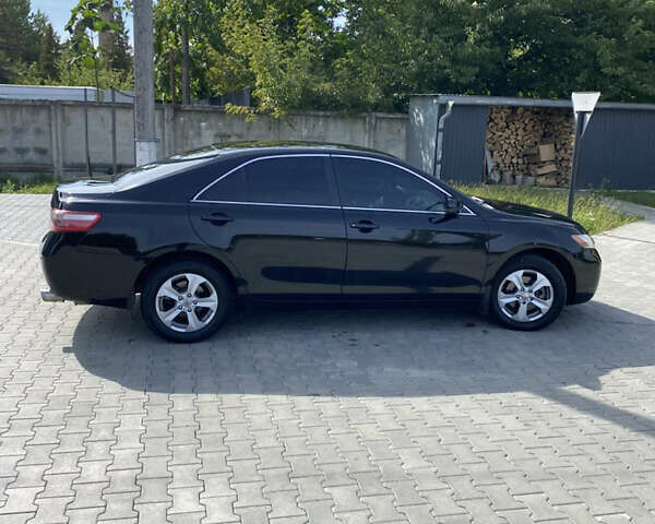 Черный Тойота Камри, объемом двигателя 2.36 л и пробегом 300 тыс. км за 8000 $, фото 1 на Automoto.ua