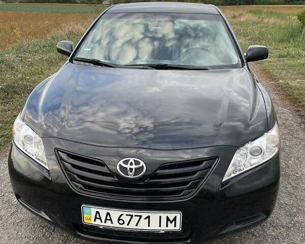 Черный Тойота Камри, объемом двигателя 2.4 л и пробегом 202 тыс. км за 9700 $, фото 1 на Automoto.ua