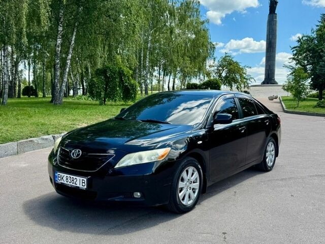 Чорний Тойота Камрі, об'ємом двигуна 2.4 л та пробігом 265 тис. км за 8400 $, фото 1 на Automoto.ua