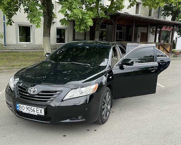 Черный Тойота Камри, объемом двигателя 3.5 л и пробегом 350 тыс. км за 9150 $, фото 1 на Automoto.ua
