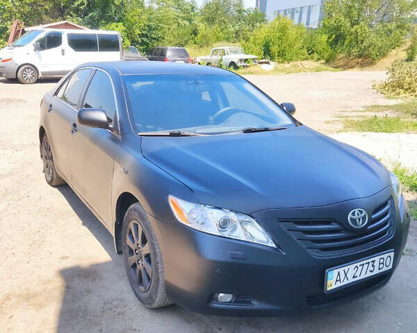 Черный Тойота Камри, объемом двигателя 2.4 л и пробегом 267 тыс. км за 8200 $, фото 1 на Automoto.ua