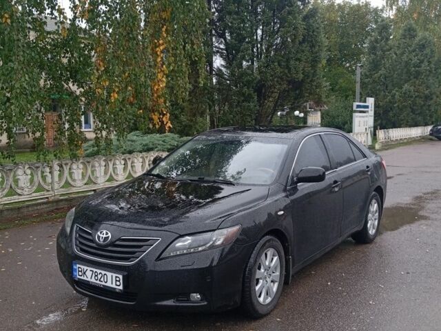 Черный Тойота Камри, объемом двигателя 3.5 л и пробегом 355 тыс. км за 7000 $, фото 1 на Automoto.ua