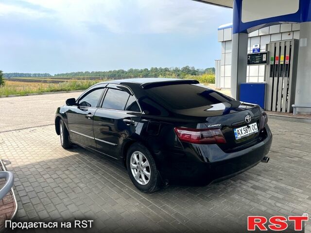 Черный Тойота Камри, объемом двигателя 2.4 л и пробегом 320 тыс. км за 8000 $, фото 1 на Automoto.ua