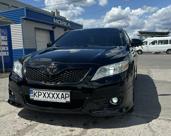 Черный Тойота Камри, объемом двигателя 3.5 л и пробегом 190 тыс. км за 13000 $, фото 1 на Automoto.ua