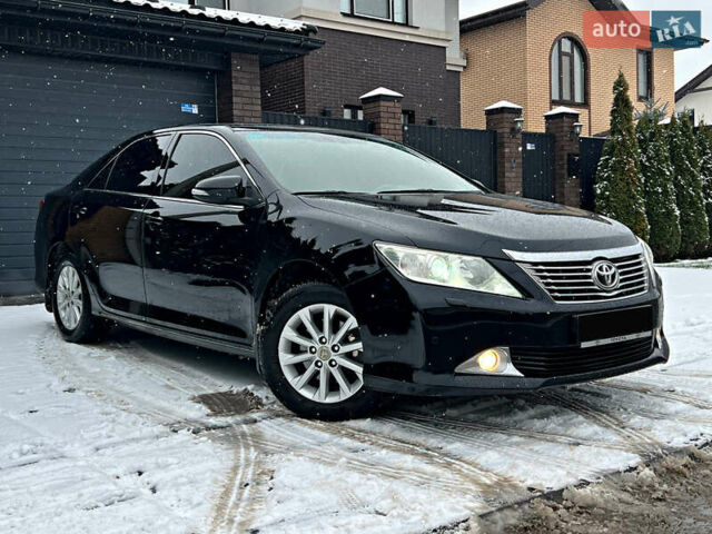 Черный Тойота Камри, объемом двигателя 2.5 л и пробегом 195 тыс. км за 13850 $, фото 1 на Automoto.ua