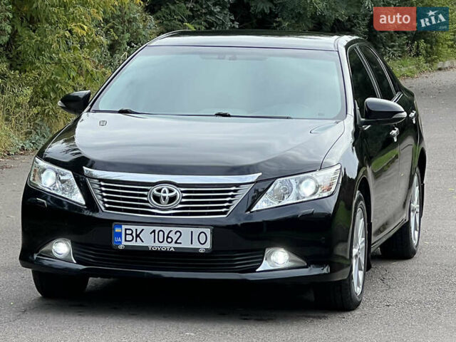 Черный Тойота Камри, объемом двигателя 2.5 л и пробегом 198 тыс. км за 12950 $, фото 1 на Automoto.ua