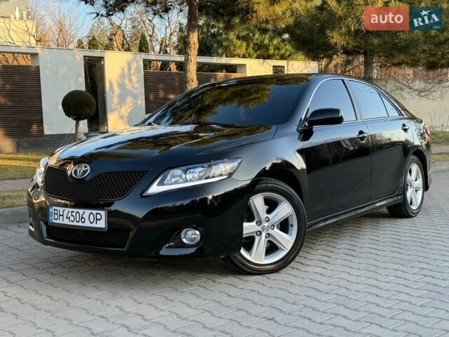 Чорний Тойота Камрі, об'ємом двигуна 2.49 л та пробігом 207 тис. км за 10700 $, фото 1 на Automoto.ua
