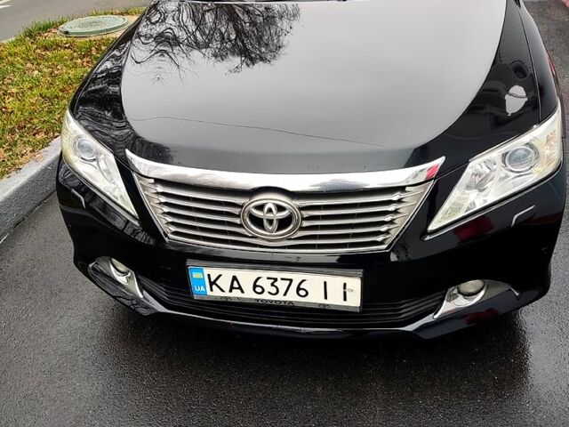 Чорний Тойота Камрі, об'ємом двигуна 2.5 л та пробігом 225 тис. км за 14700 $, фото 1 на Automoto.ua
