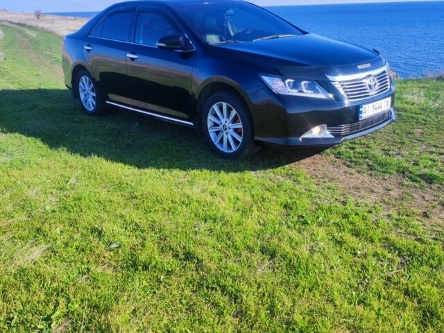 Черный Тойота Камри, объемом двигателя 2.5 л и пробегом 300 тыс. км за 12300 $, фото 1 на Automoto.ua