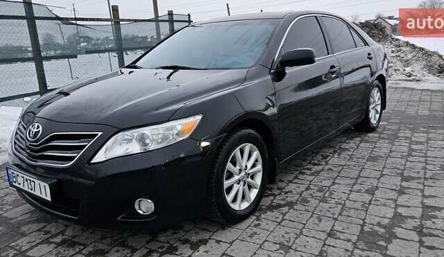 Черный Тойота Камри, объемом двигателя 2.5 л и пробегом 186 тыс. км за 12300 $, фото 1 на Automoto.ua