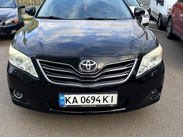 Черный Тойота Камри, объемом двигателя 2.4 л и пробегом 218 тыс. км за 9500 $, фото 1 на Automoto.ua