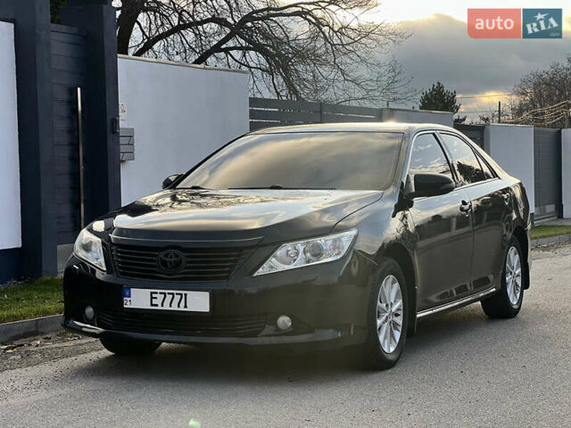 Чорний Тойота Камрі, об'ємом двигуна 2.5 л та пробігом 227 тис. км за 10500 $, фото 1 на Automoto.ua