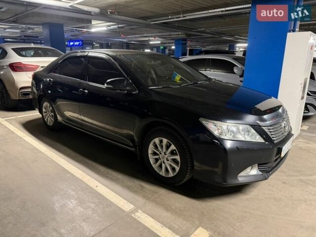 Черный Тойота Камри, объемом двигателя 2.49 л и пробегом 235 тыс. км за 12900 $, фото 1 на Automoto.ua