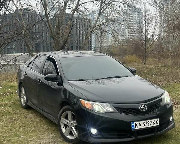 Чорний Тойота Камрі, об'ємом двигуна 2.5 л та пробігом 184 тис. км за 11111 $, фото 1 на Automoto.ua