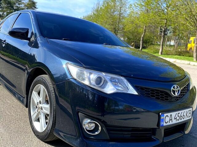 Черный Тойота Камри, объемом двигателя 2.5 л и пробегом 280 тыс. км за 11000 $, фото 1 на Automoto.ua