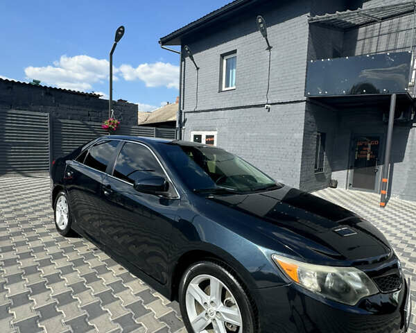 Черный Тойота Камри, объемом двигателя 2.5 л и пробегом 240 тыс. км за 10600 $, фото 1 на Automoto.ua