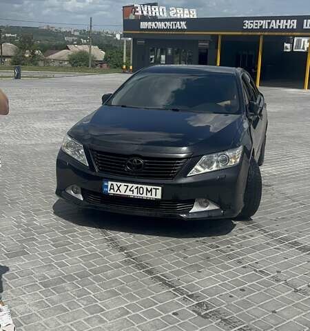 Чорний Тойота Камрі, об'ємом двигуна 2.49 л та пробігом 215 тис. км за 14000 $, фото 1 на Automoto.ua