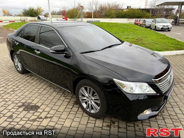 Черный Тойота Камри, объемом двигателя 2.5 л и пробегом 200 тыс. км за 9900 $, фото 1 на Automoto.ua