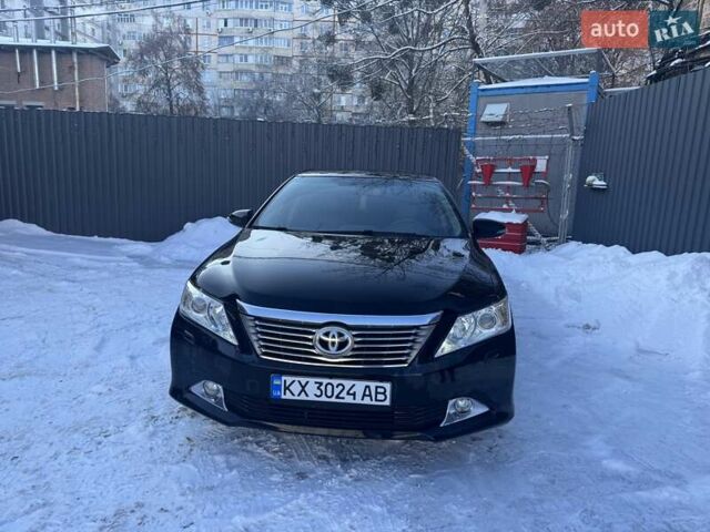 Чорний Тойота Камрі, об'ємом двигуна 2.49 л та пробігом 177 тис. км за 13600 $, фото 1 на Automoto.ua