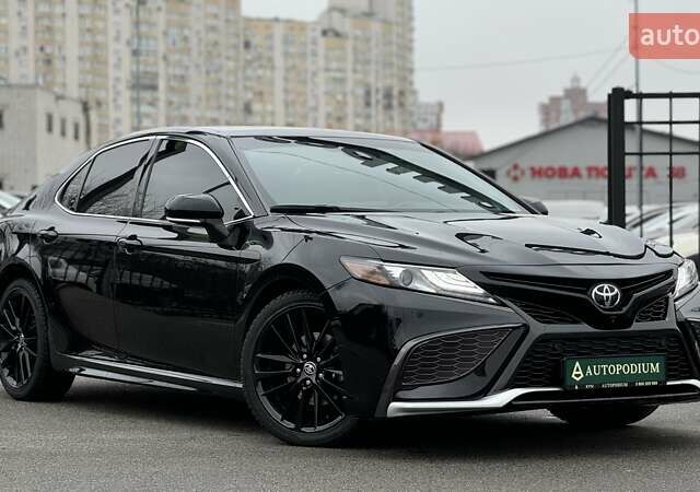 Черный Тойота Камри, объемом двигателя 3.46 л и пробегом 60 тыс. км за 38000 $, фото 1 на Automoto.ua