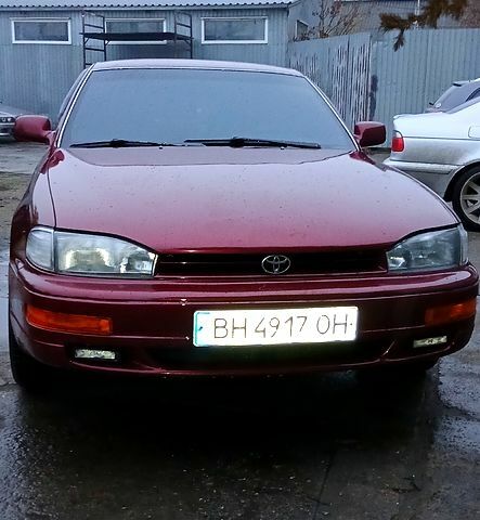 Червоний Тойота Камрі, об'ємом двигуна 2.2 л та пробігом 300 тис. км за 3500 $, фото 1 на Automoto.ua
