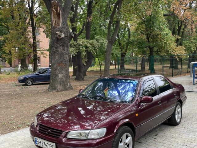 Красный Тойота Камри, объемом двигателя 3 л и пробегом 424 тыс. км за 4500 $, фото 1 на Automoto.ua