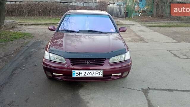 Красный Тойота Камри, объемом двигателя 3 л и пробегом 424 тыс. км за 4500 $, фото 1 на Automoto.ua