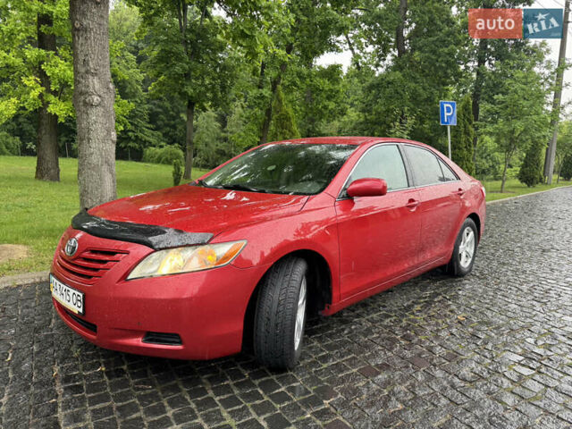 Красный Тойота Камри, объемом двигателя 2.4 л и пробегом 137 тыс. км за 7300 $, фото 1 на Automoto.ua