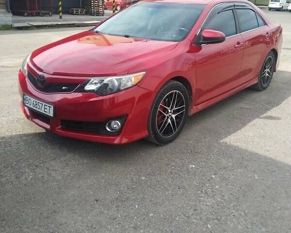 Красный Тойота Камри, объемом двигателя 2.5 л и пробегом 180 тыс. км за 12000 $, фото 1 на Automoto.ua