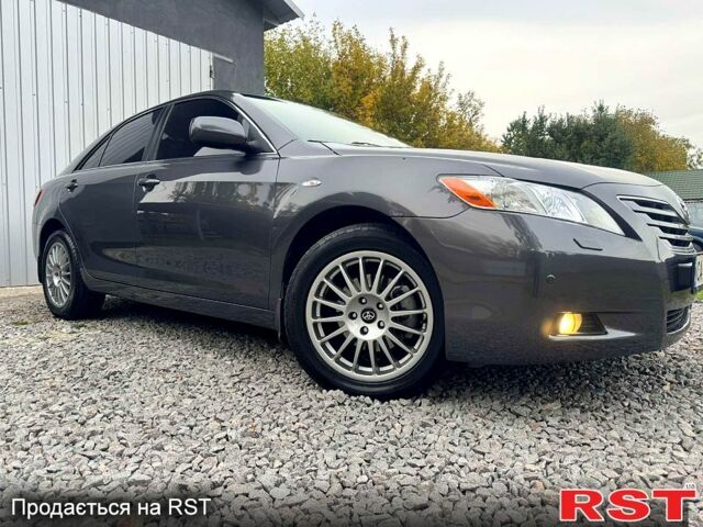 Тойота Камрі, об'ємом двигуна 3.5 л та пробігом 300 тис. км за 9800 $, фото 1 на Automoto.ua