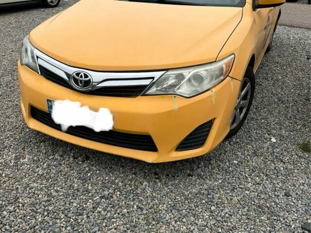 Жовтий Тойота Камрі, об'ємом двигуна 2.5 л та пробігом 456 тис. км за 6848 $, фото 1 на Automoto.ua