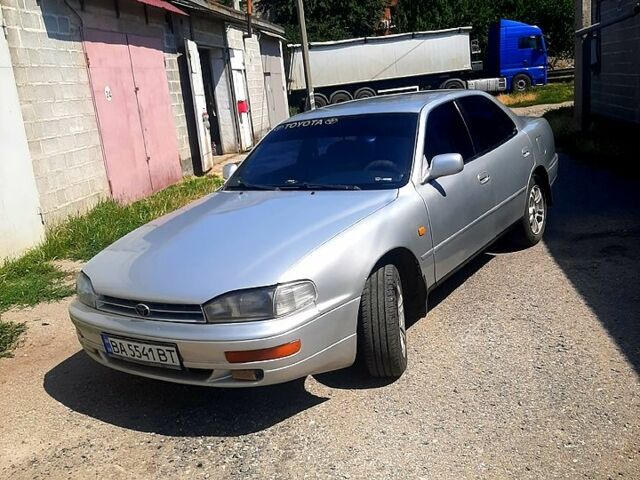 Сірий Тойота Камрі, об'ємом двигуна 2.2 л та пробігом 325 тис. км за 1950 $, фото 1 на Automoto.ua