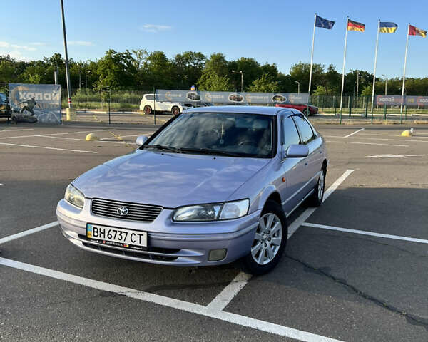 Серый Тойота Камри, объемом двигателя 3 л и пробегом 431 тыс. км за 4500 $, фото 1 на Automoto.ua