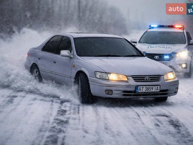 Сірий Тойота Камрі, об'ємом двигуна 2.2 л та пробігом 420 тис. км за 2800 $, фото 1 на Automoto.ua