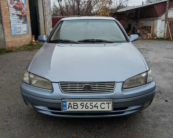 Сірий Тойота Камрі, об'ємом двигуна 3 л та пробігом 500 тис. км за 2800 $, фото 1 на Automoto.ua