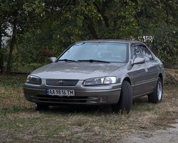 Сірий Тойота Камрі, об'ємом двигуна 2.2 л та пробігом 287 тис. км за 4200 $, фото 1 на Automoto.ua