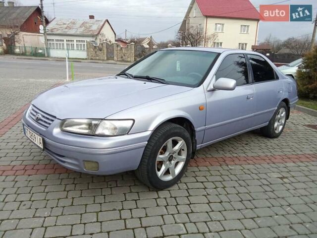 Серый Тойота Камри, объемом двигателя 2.2 л и пробегом 350 тыс. км за 2750 $, фото 1 на Automoto.ua