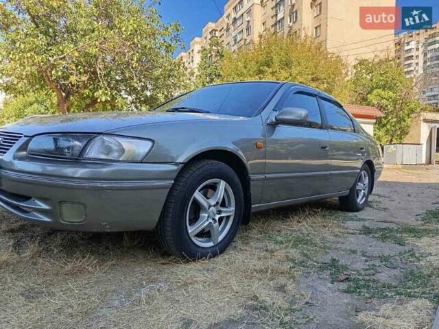 Серый Тойота Камри, объемом двигателя 2.2 л и пробегом 348 тыс. км за 4800 $, фото 1 на Automoto.ua