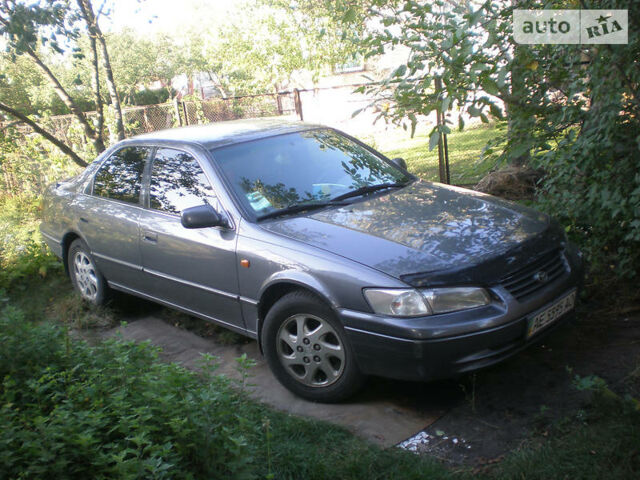 Сірий Тойота Камрі, об'ємом двигуна 3 л та пробігом 180 тис. км за 4600 $, фото 1 на Automoto.ua