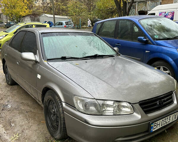 Серый Тойота Камри, объемом двигателя 2.2 л и пробегом 400 тыс. км за 2900 $, фото 1 на Automoto.ua