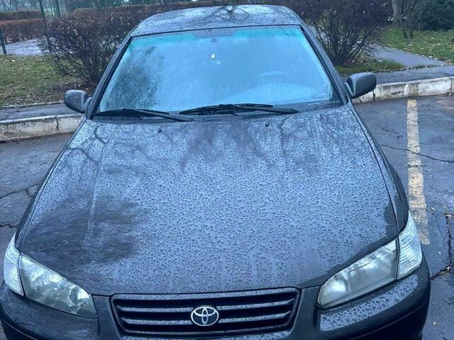 Сірий Тойота Камрі, об'ємом двигуна 2.2 л та пробігом 263 тис. км за 3300 $, фото 1 на Automoto.ua