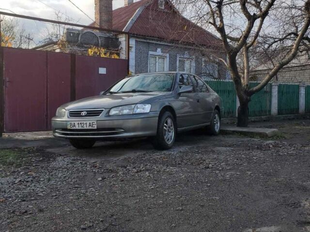 Серый Тойота Камри, объемом двигателя 2.2 л и пробегом 350 тыс. км за 2999 $, фото 1 на Automoto.ua