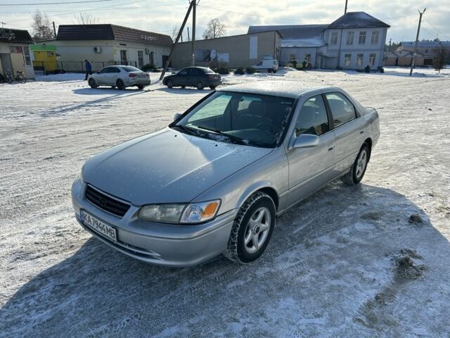 Серый Тойота Камри, объемом двигателя 2.2 л и пробегом 340 тыс. км за 2300 $, фото 1 на Automoto.ua