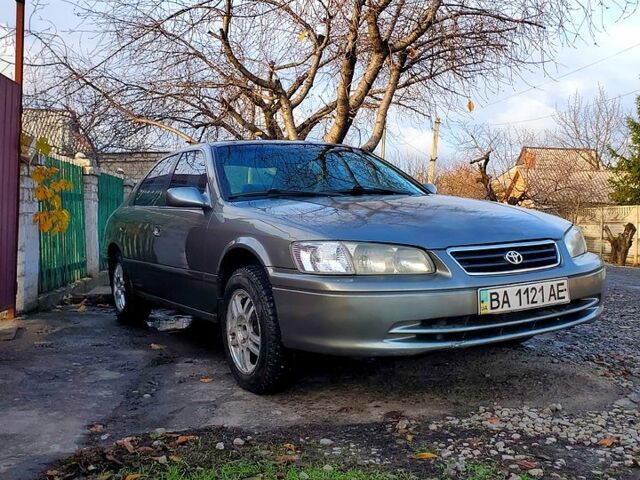 Сірий Тойота Камрі, об'ємом двигуна 2.2 л та пробігом 0 тис. км за 3500 $, фото 1 на Automoto.ua